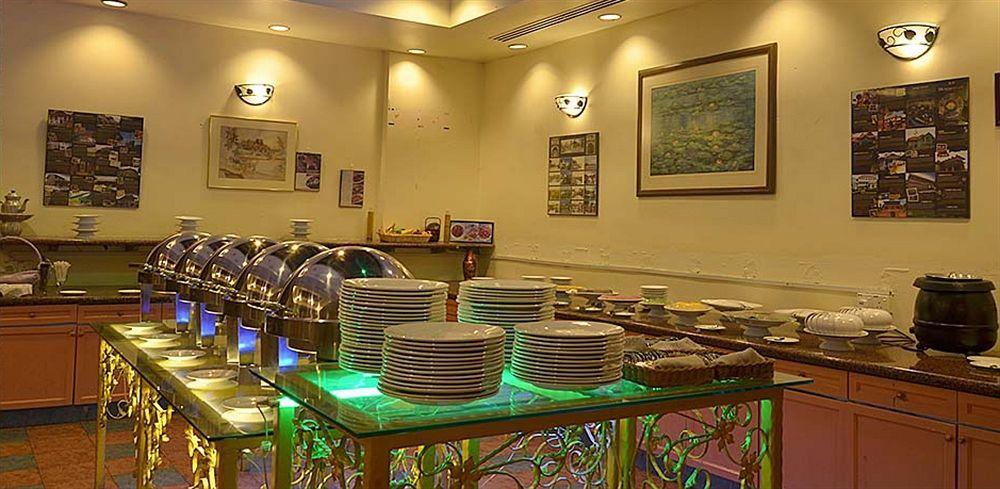 Malacca Collection O Hotel Super Cowboy מראה חיצוני תמונה