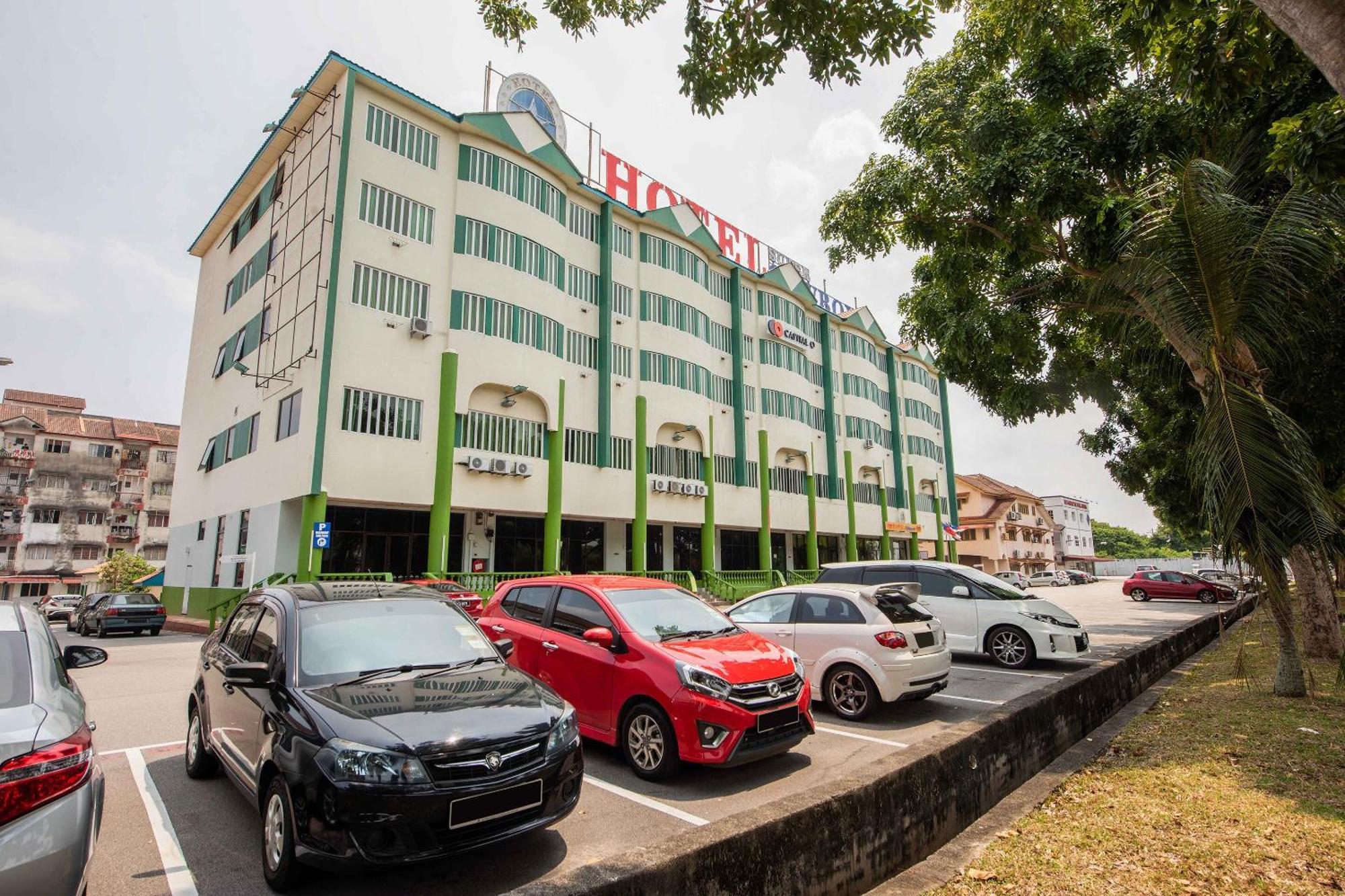 Malacca Collection O Hotel Super Cowboy מראה חיצוני תמונה