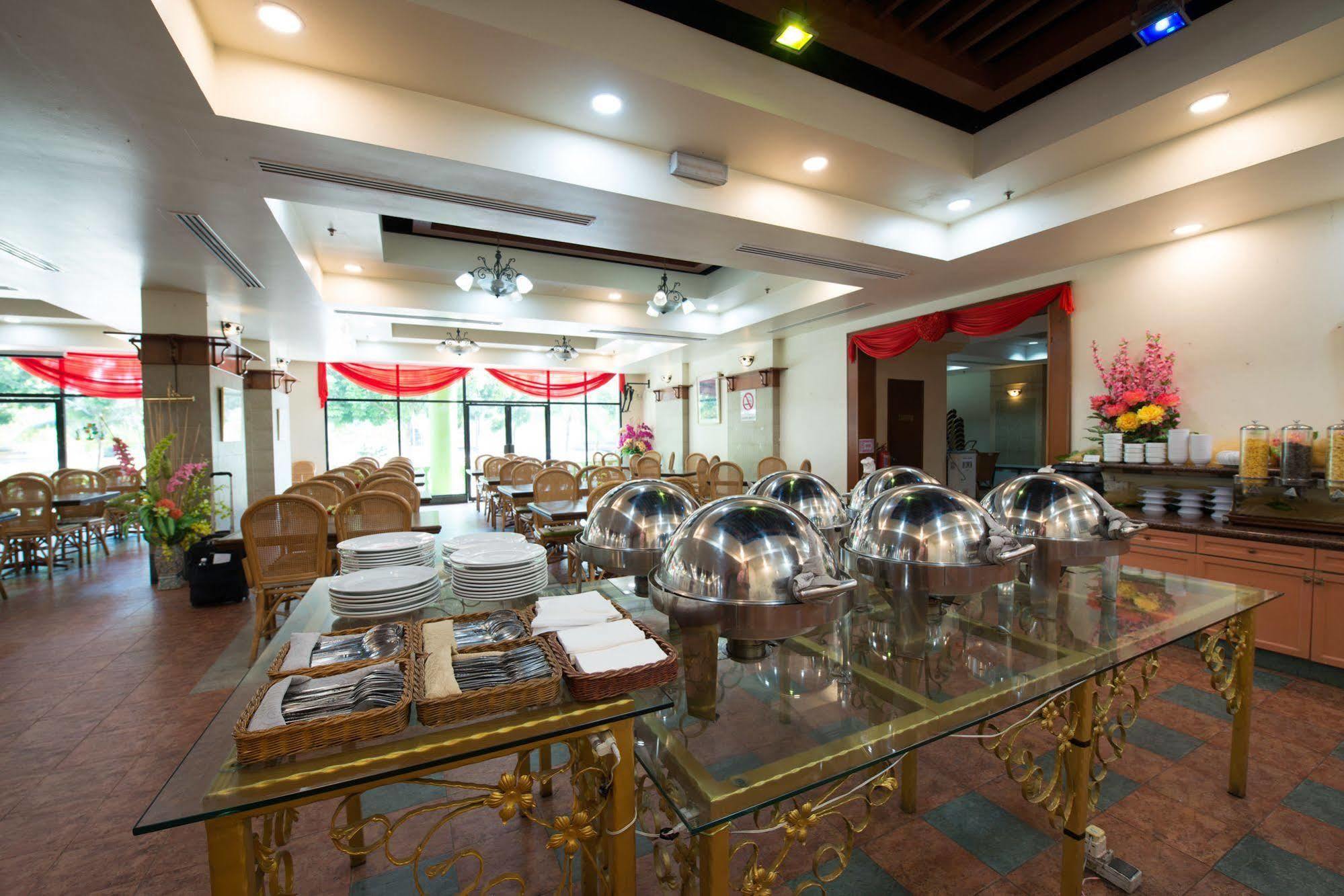 Malacca Collection O Hotel Super Cowboy מראה חיצוני תמונה
