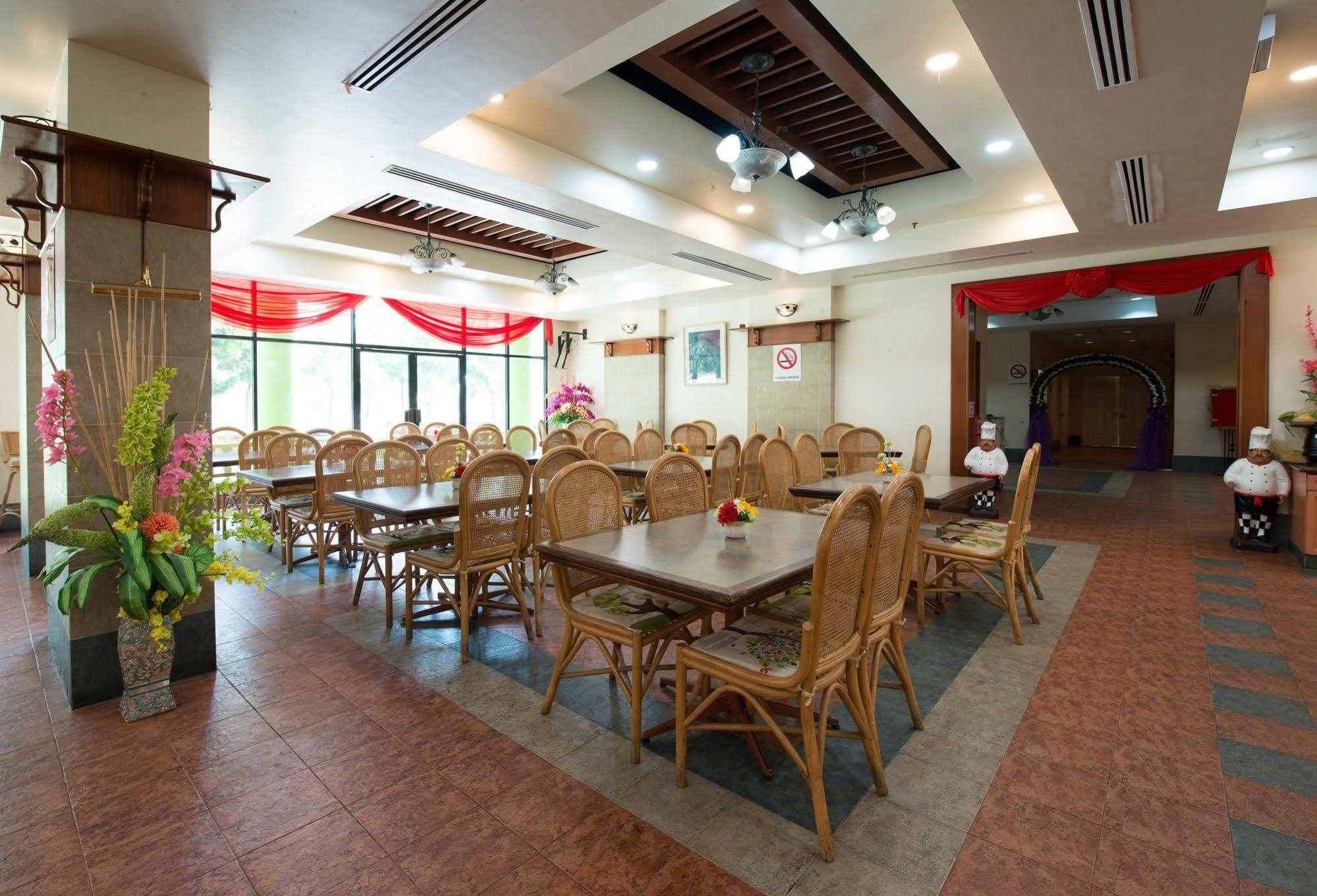 Malacca Collection O Hotel Super Cowboy מראה חיצוני תמונה